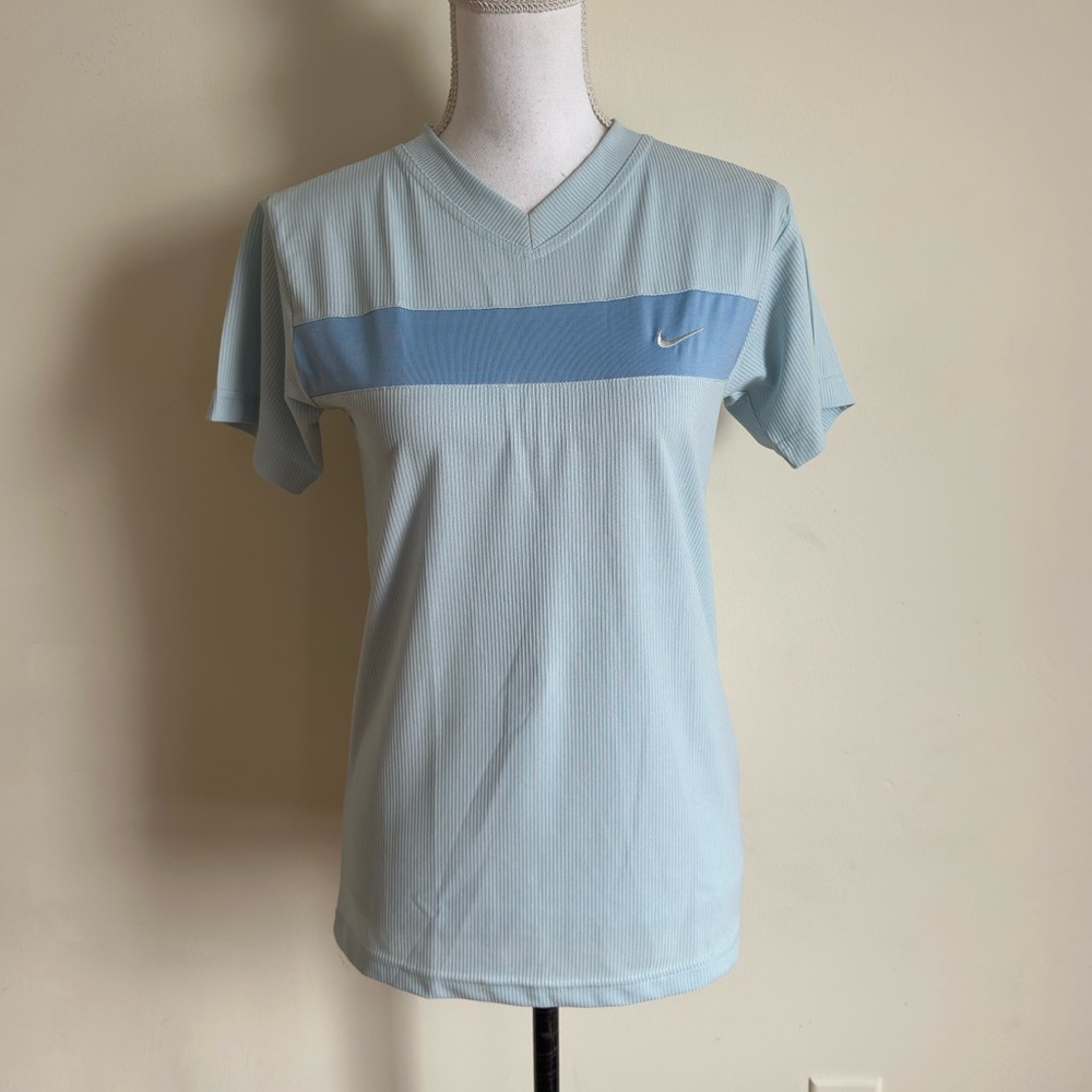 Nike Women’s V-Neck Fitted Stretch sky blue T-Shirt – Size L